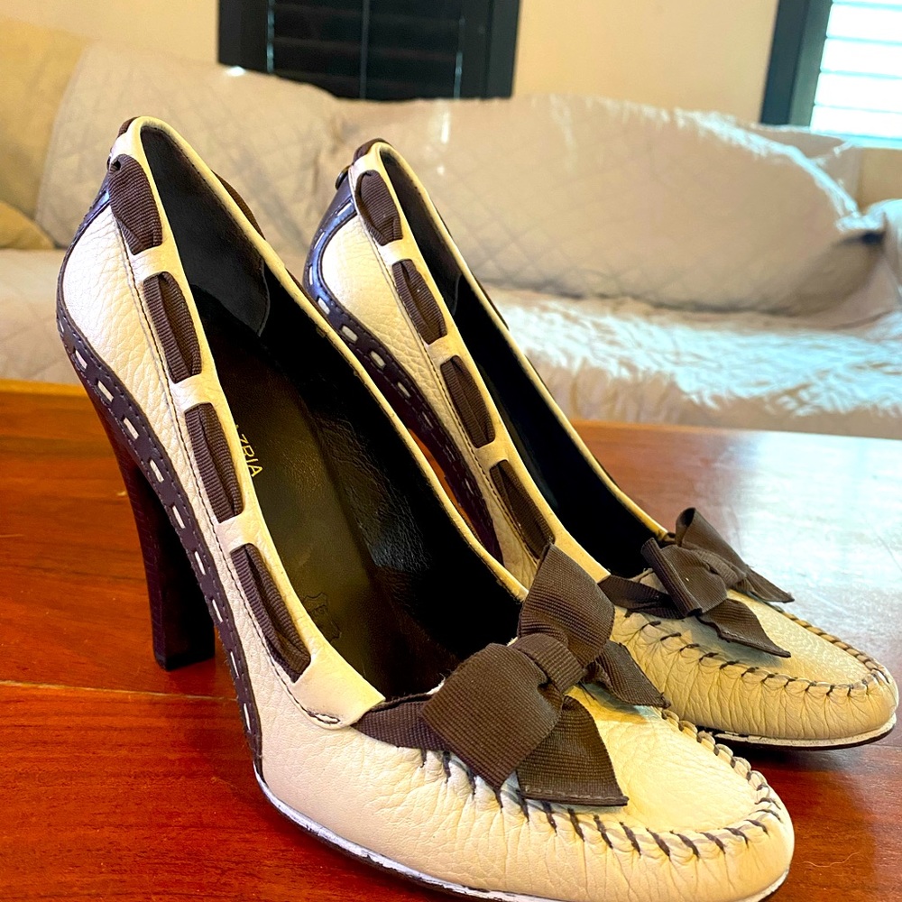 Vintage BCBGMAXAZRIA shoes size 7
